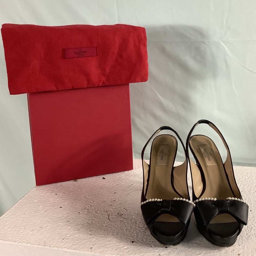 Valentino Garavani Black Leather Pearl Bow Slingback Platform Pumps BWS682A 36
